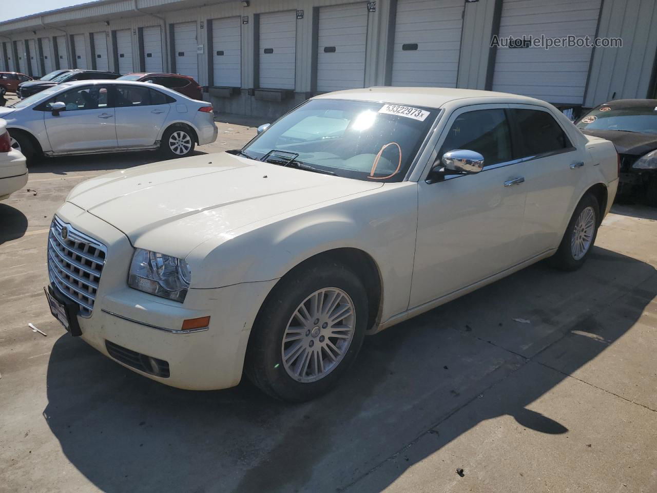 2010 Chrysler 300 Touring Cream vin: 2C3CA4CD8AH190261