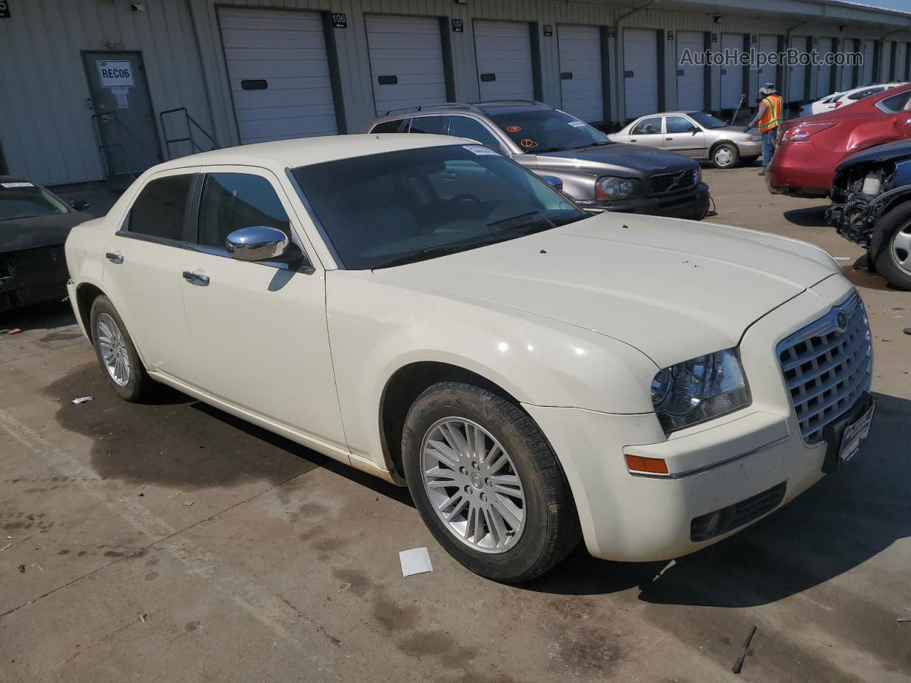 2010 Chrysler 300 Touring Cream vin: 2C3CA4CD8AH190261