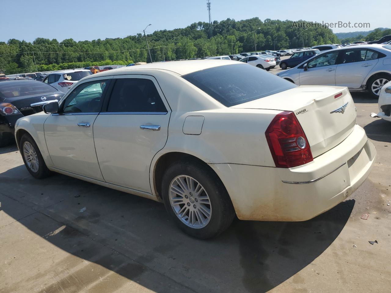 2010 Chrysler 300 Touring Cream vin: 2C3CA4CD8AH190261