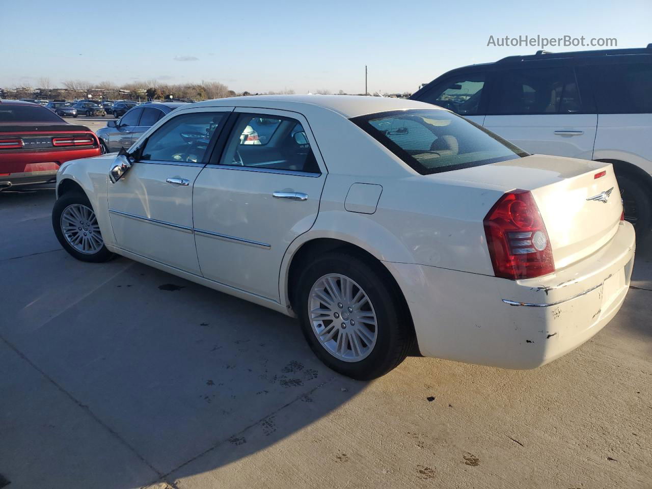 2010 Chrysler 300 Touring White vin: 2C3CA4CDXAH173686