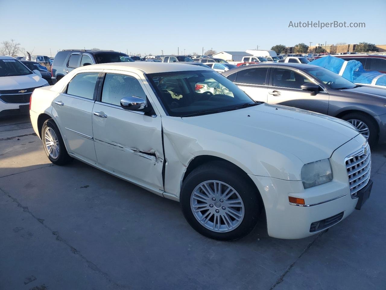 2010 Chrysler 300 Touring White vin: 2C3CA4CDXAH173686