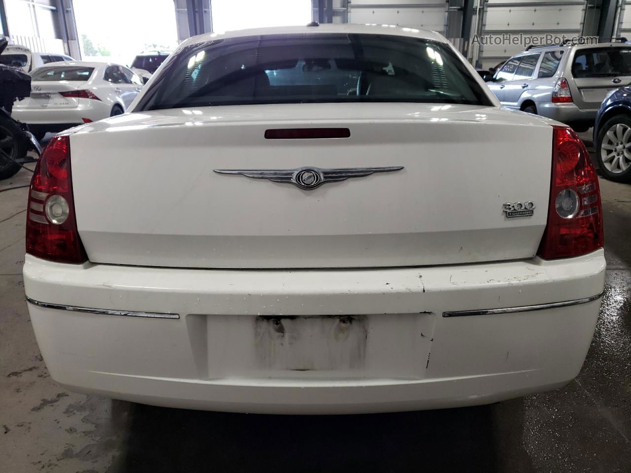 2010 Chrysler 300 Touring White vin: 2C3CA5CV0AH173596