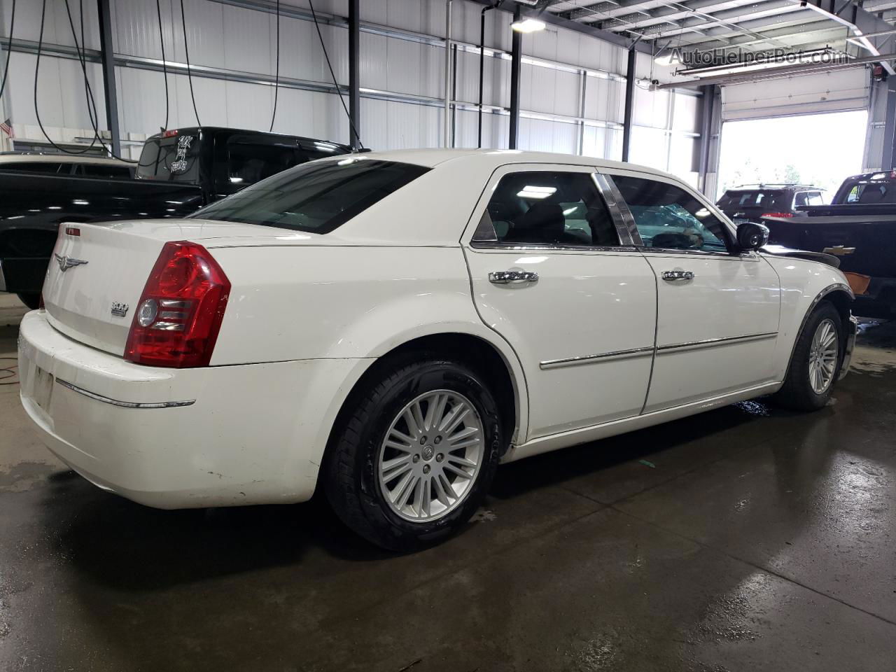 2010 Chrysler 300 Touring White vin: 2C3CA5CV0AH173596