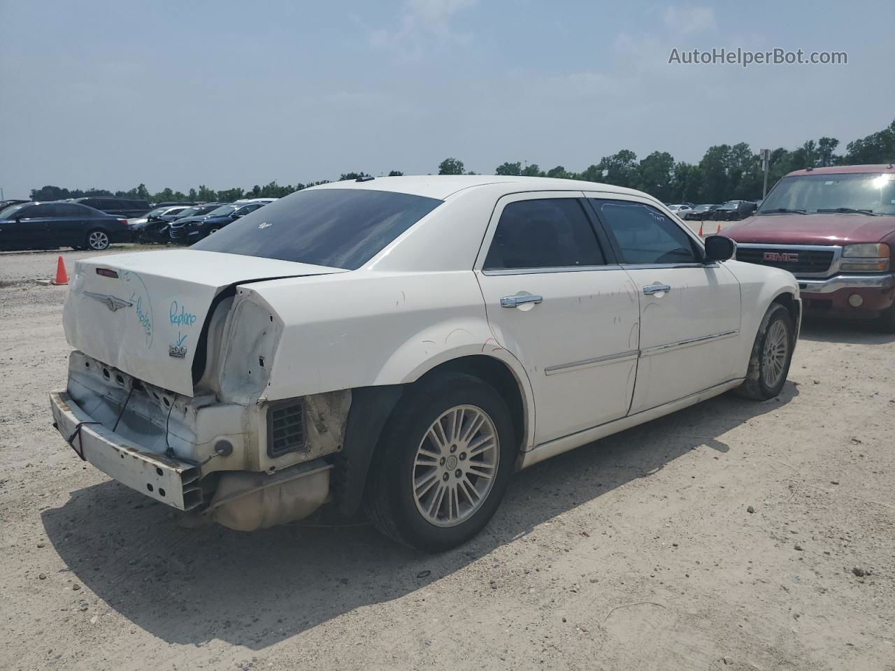 2010 Chrysler 300 Touring White vin: 2C3CA5CV1AH191685