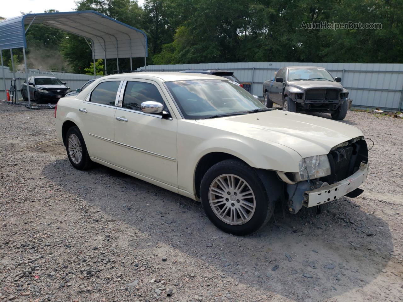 2010 Chrysler 300 Touring Beige vin: 2C3CA5CV1AH326616