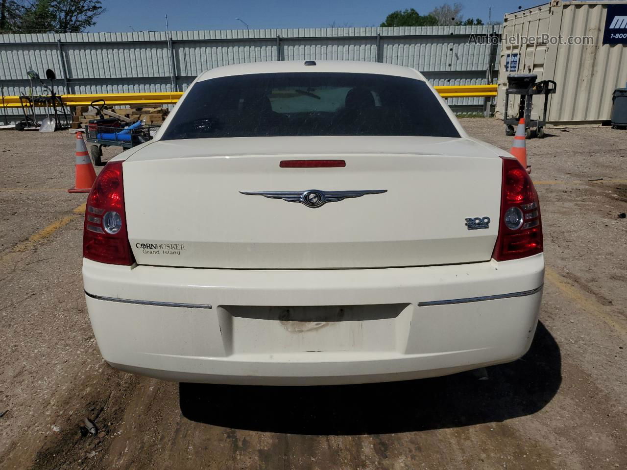 2010 Chrysler 300 Touring Кремовый vin: 2C3CA5CV3AH150202