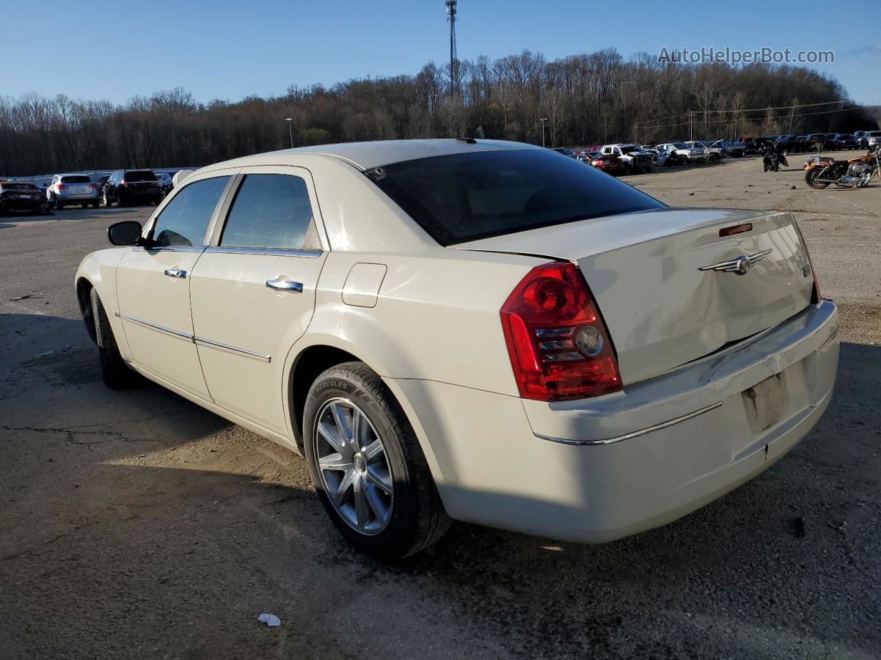 2010 Chrysler 300 Touring Cream vin: 2C3CA5CV4AH106161