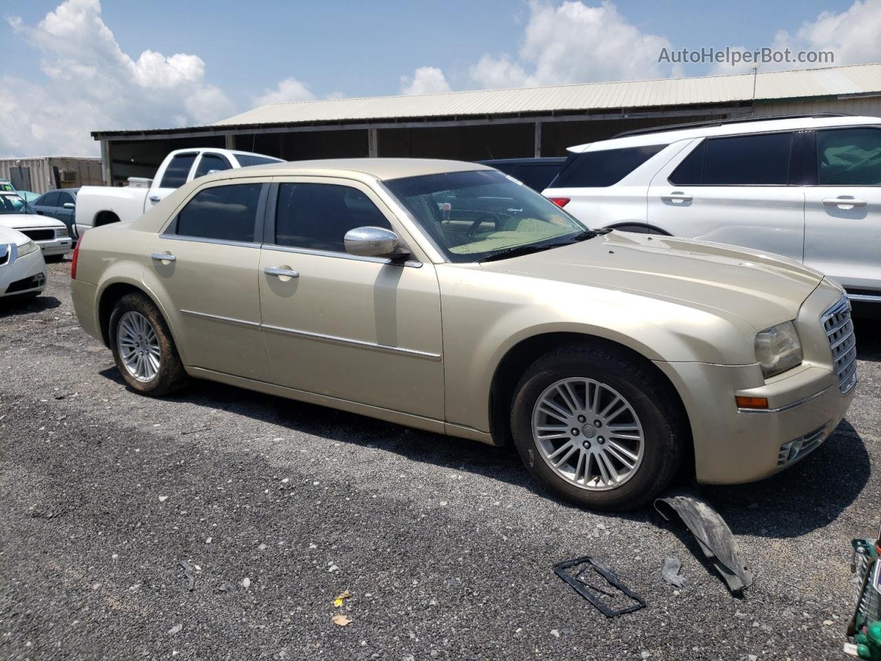 2010 Chrysler 300 Touring Золотой vin: 2C3CA5CV4AH209564