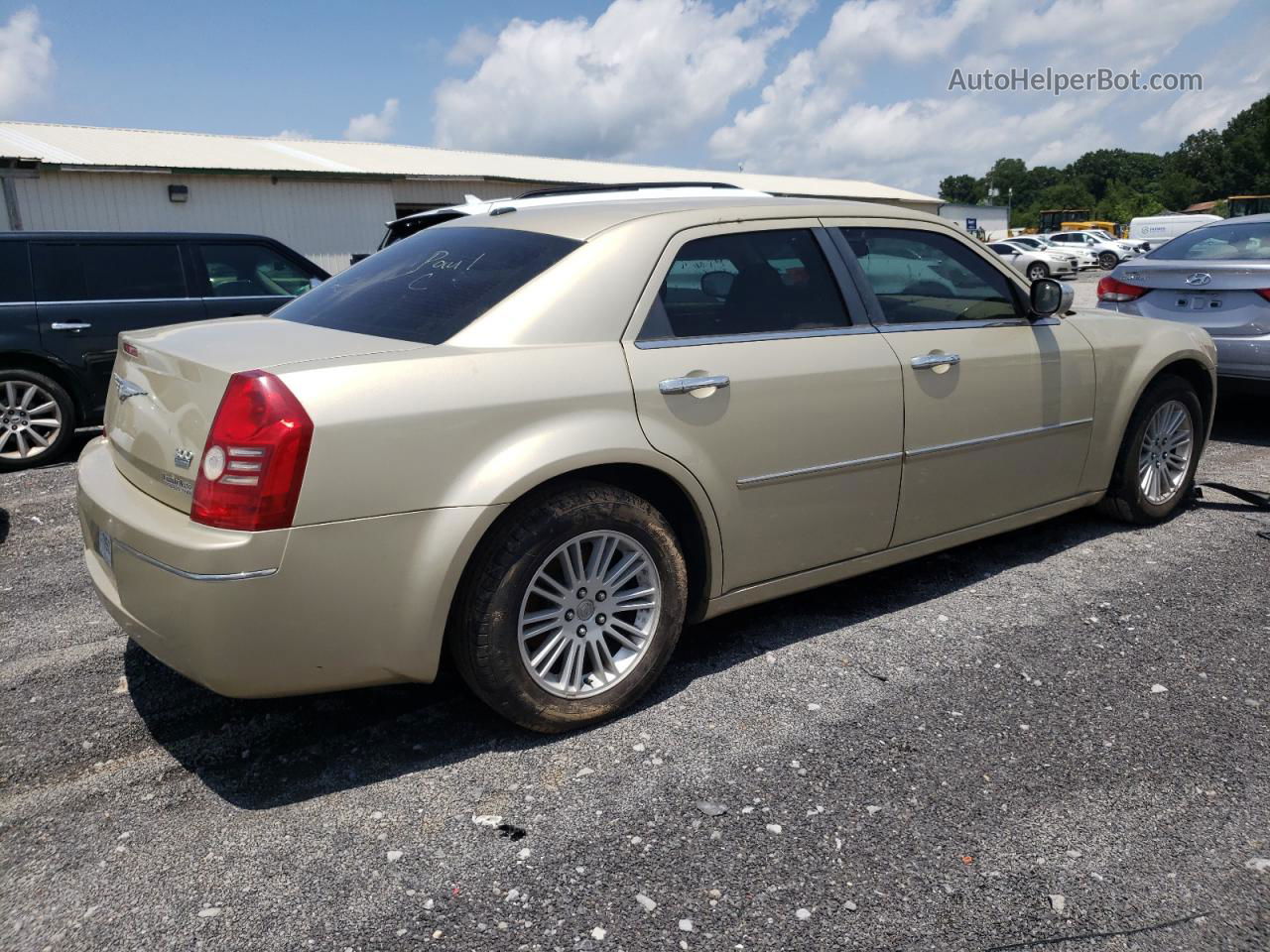 2010 Chrysler 300 Touring Золотой vin: 2C3CA5CV4AH209564