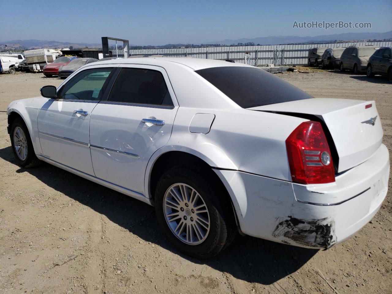 2010 Chrysler 300 Touring Белый vin: 2C3CA5CV5AH276237