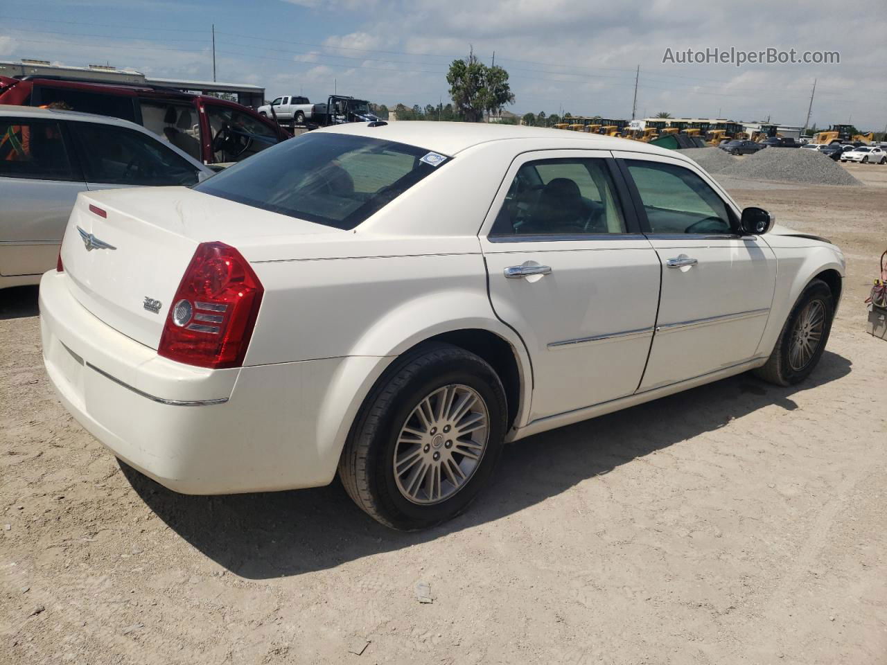 2010 Chrysler 300 Touring White vin: 2C3CA5CV8AH211916