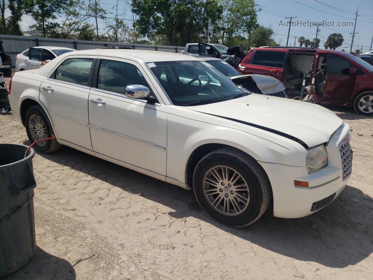 2010 Chrysler 300 Touring White vin: 2C3CA5CV8AH211916