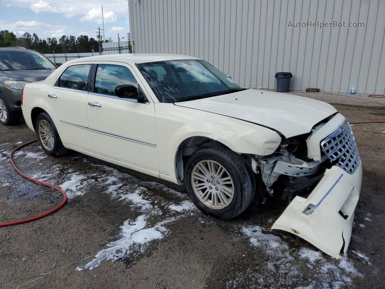 2010 Chrysler 300 Touring Beige vin: 2C3CA5CV9AH309059