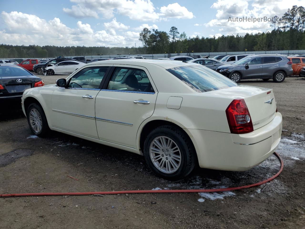 2010 Chrysler 300 Touring Beige vin: 2C3CA5CV9AH309059