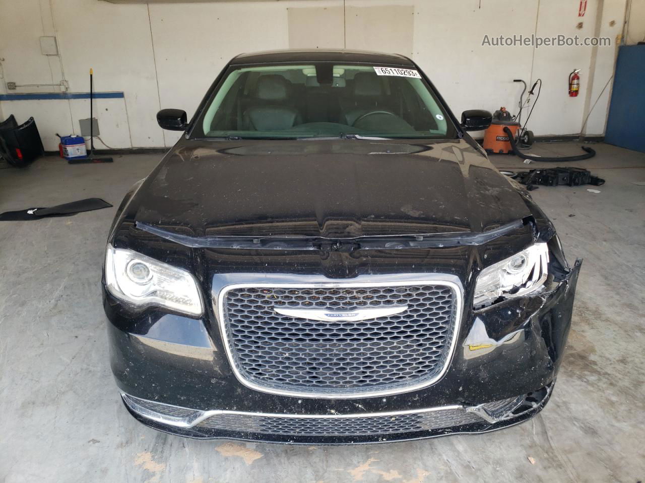 2019 Chrysler 300 Touring Черный vin: 2C3CCAAG0KH693807