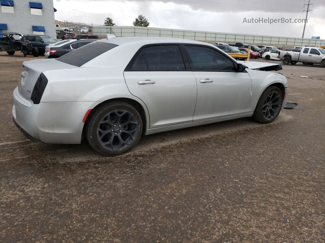 2019 Chrysler 300 Touring Серебряный vin: 2C3CCAAG0KH740771