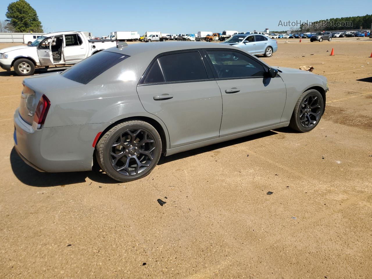 2019 Chrysler 300 Touring Gray vin: 2C3CCAAG2KH610376