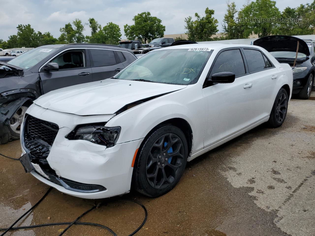 2019 Chrysler 300 Touring White vin: 2C3CCAAG3KH570390