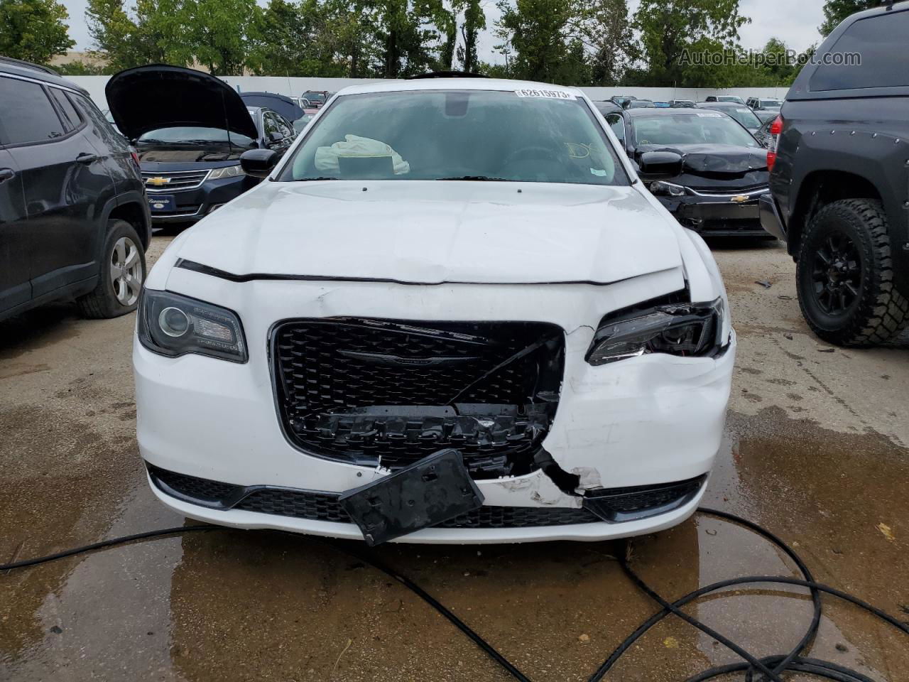 2019 Chrysler 300 Touring White vin: 2C3CCAAG3KH570390