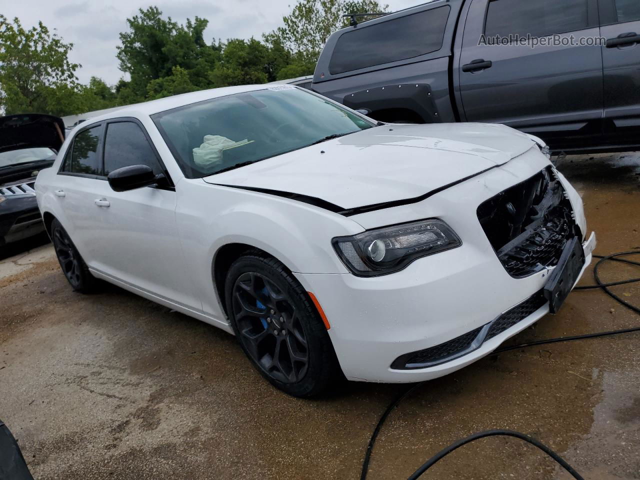 2019 Chrysler 300 Touring White vin: 2C3CCAAG3KH570390