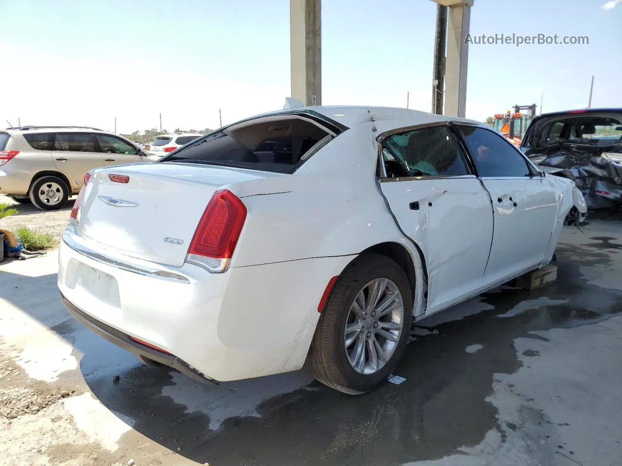 2019 Chrysler 300 Touring White vin: 2C3CCAAG3KH627624