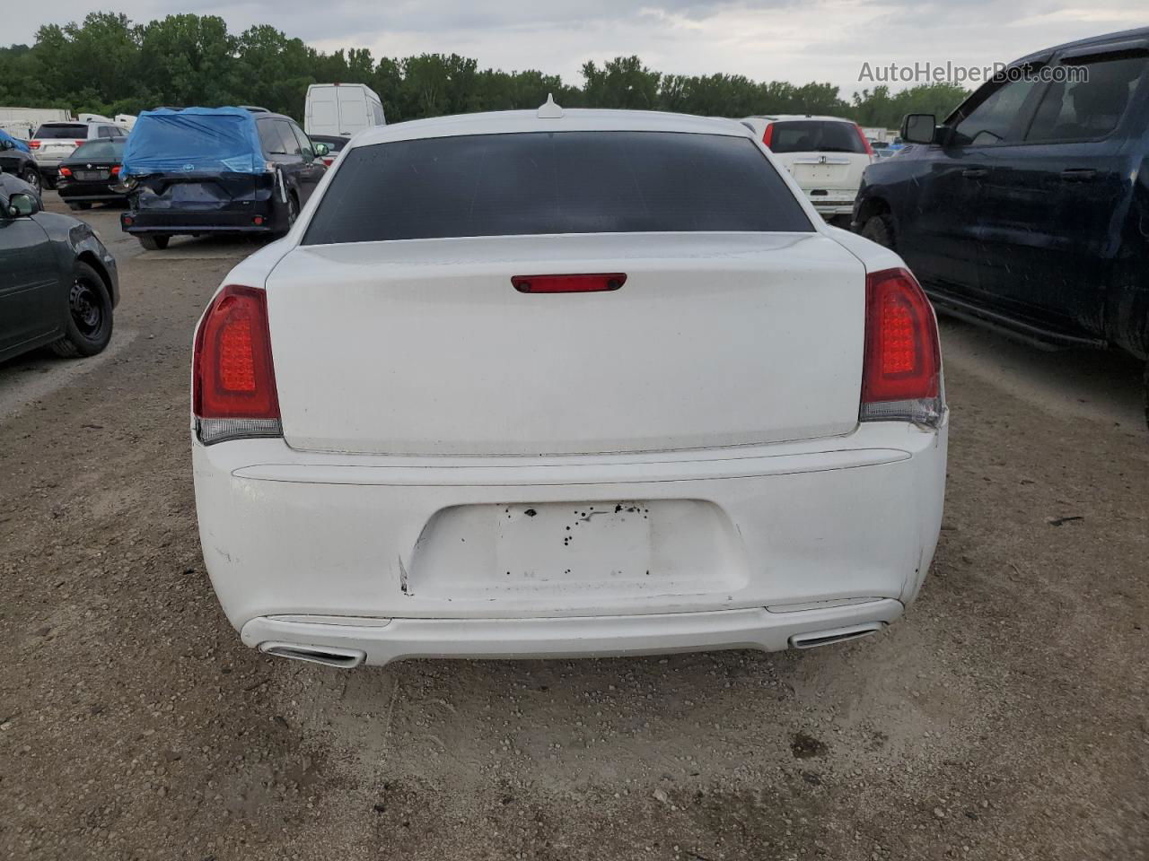 2019 Chrysler 300 Touring White vin: 2C3CCAAG3KH711071