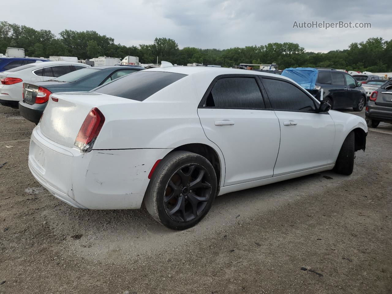 2019 Chrysler 300 Touring White vin: 2C3CCAAG3KH711071