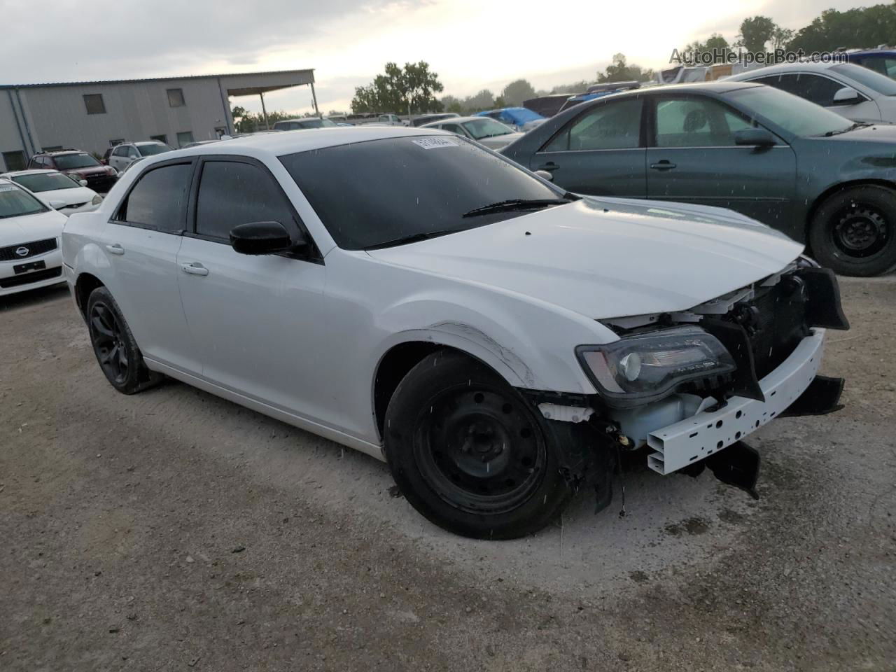 2019 Chrysler 300 Touring White vin: 2C3CCAAG3KH711071