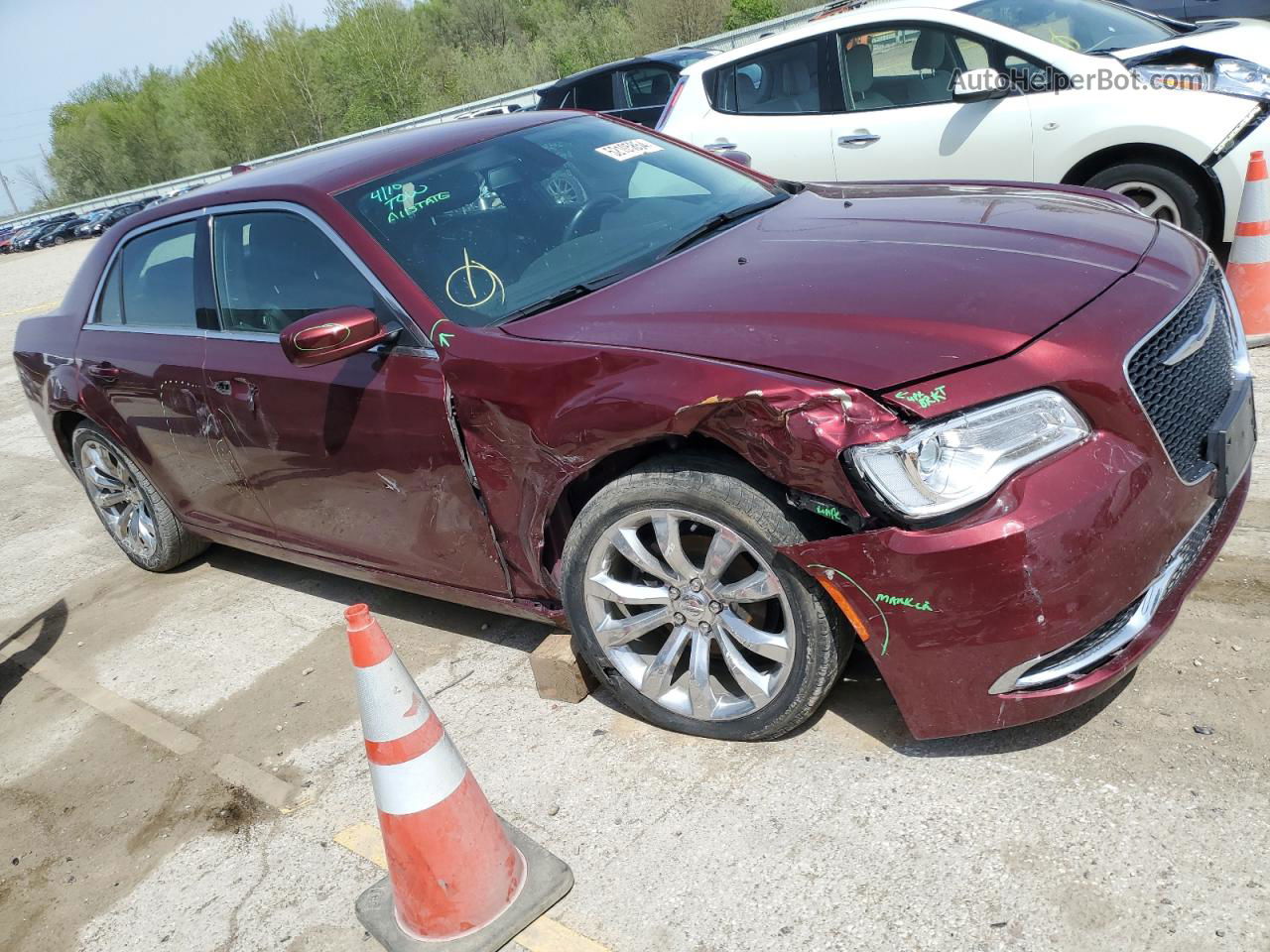 2019 Chrysler 300 Touring Red vin: 2C3CCAAG6KH668488