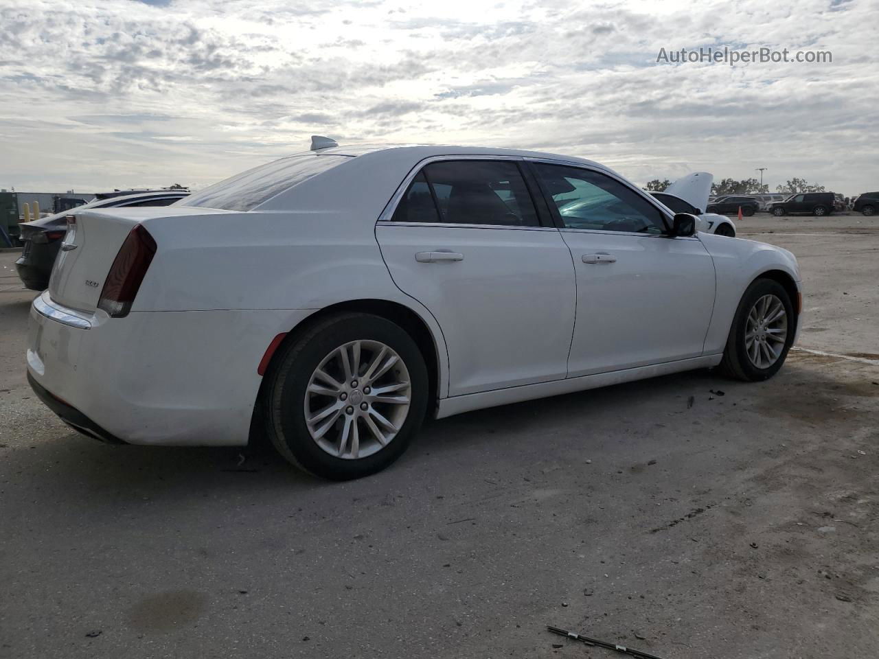 2017 Chrysler 300 Limited White vin: 2C3CCAAG7HH506121