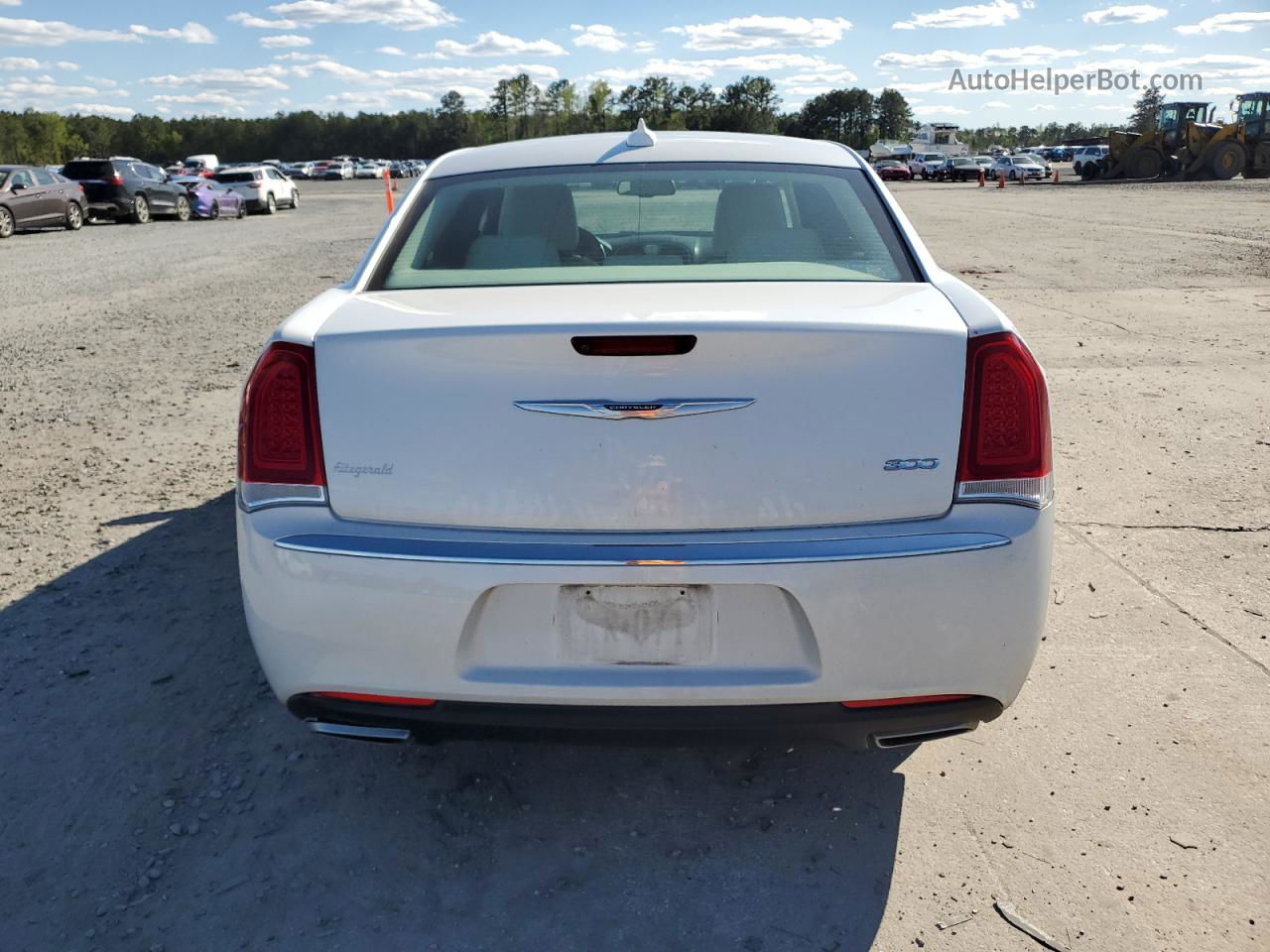 2016 Chrysler 300 Limited White vin: 2C3CCAAG8GH141799