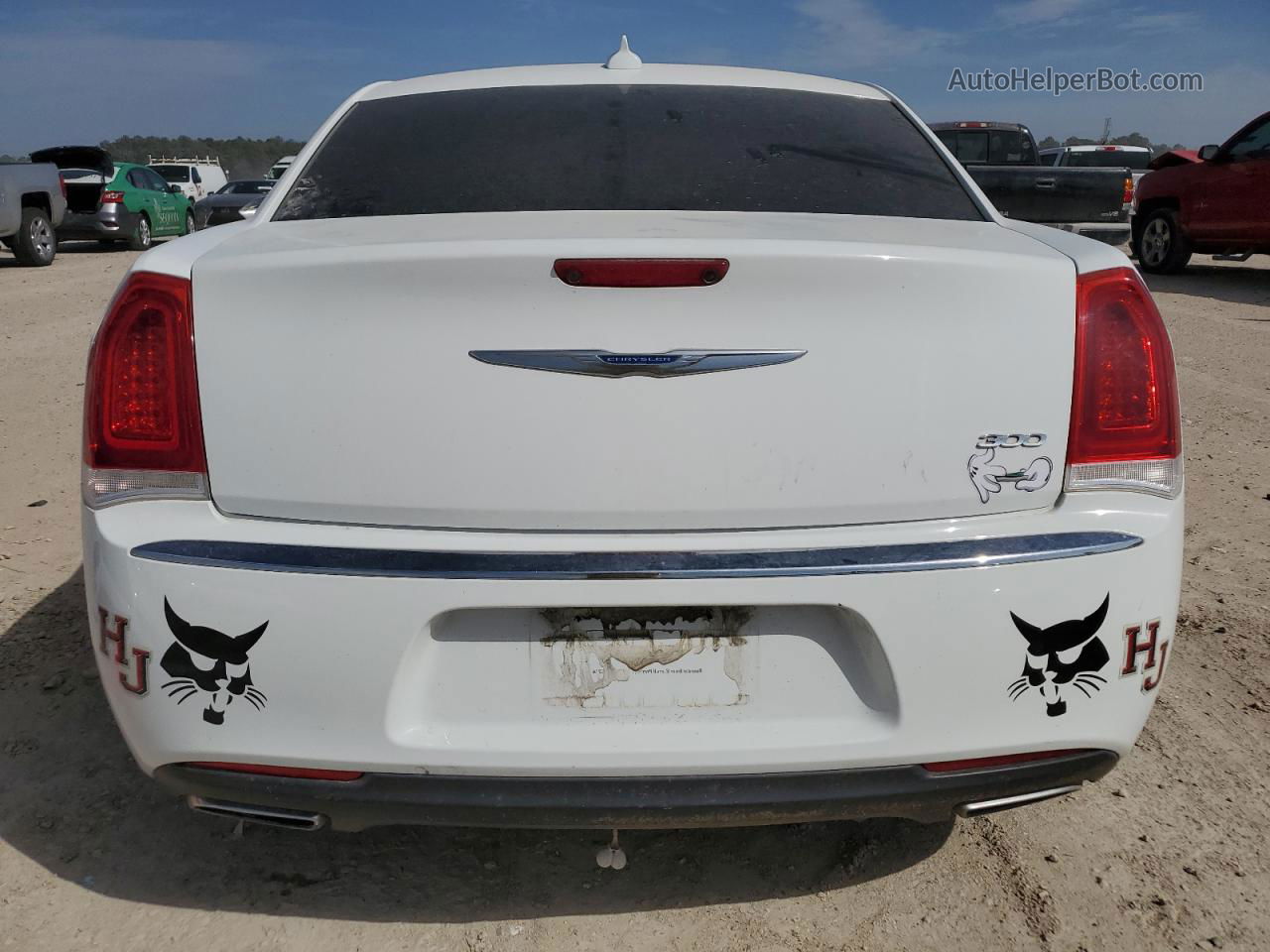 2017 Chrysler 300 Limited White vin: 2C3CCAAG8HH521792