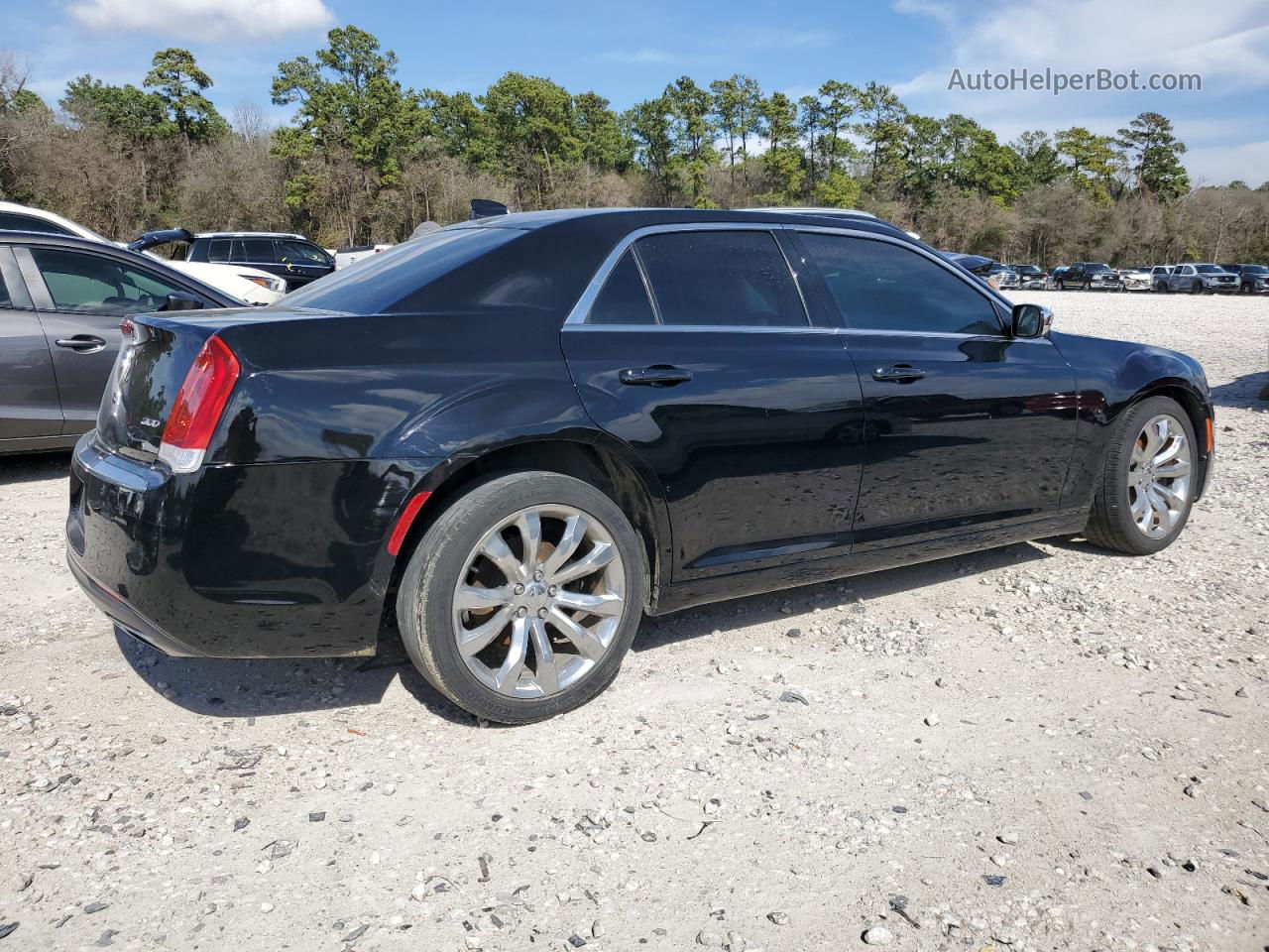 2019 Chrysler 300 Touring Black vin: 2C3CCAAG8KH602332