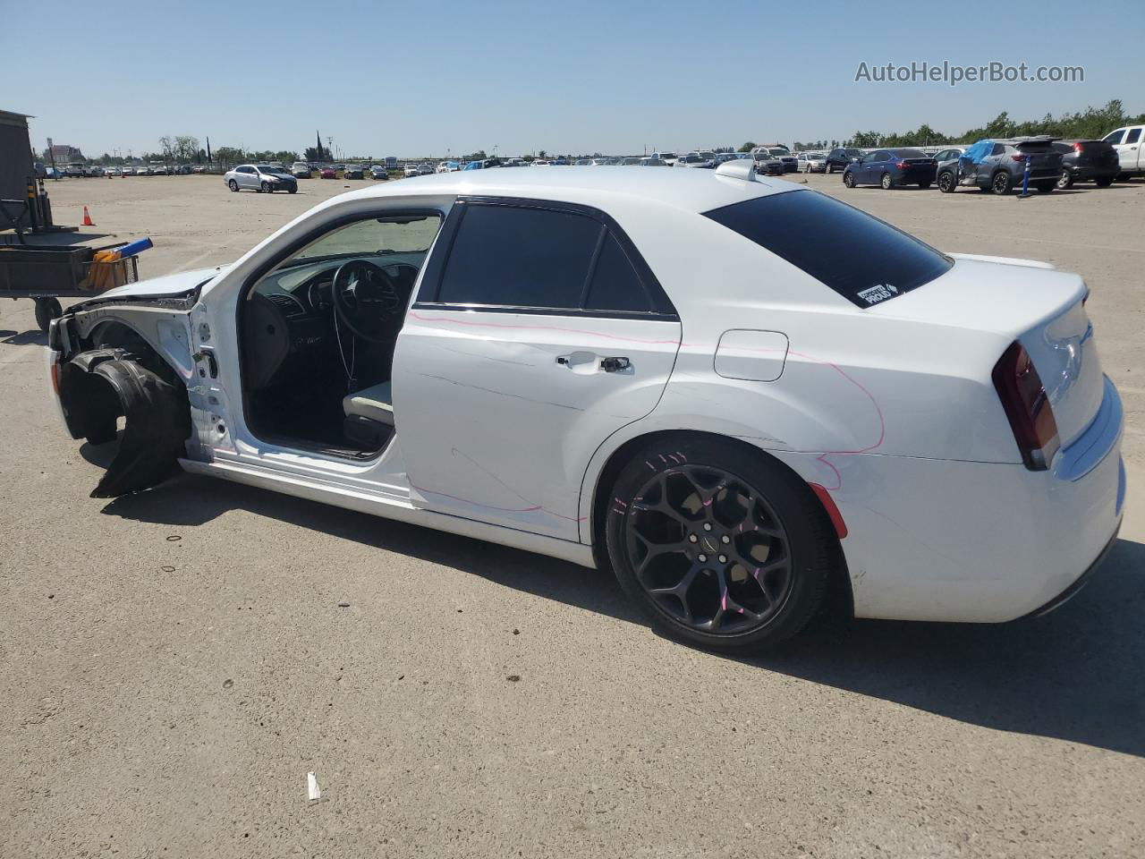 2019 Chrysler 300 Touring White vin: 2C3CCAAG9KH637008