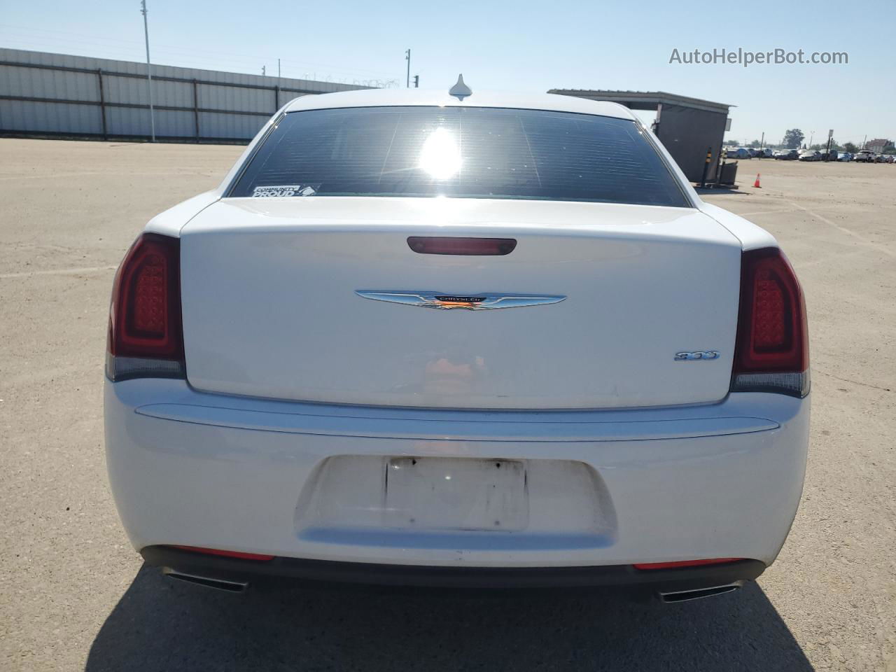 2019 Chrysler 300 Touring White vin: 2C3CCAAG9KH637008