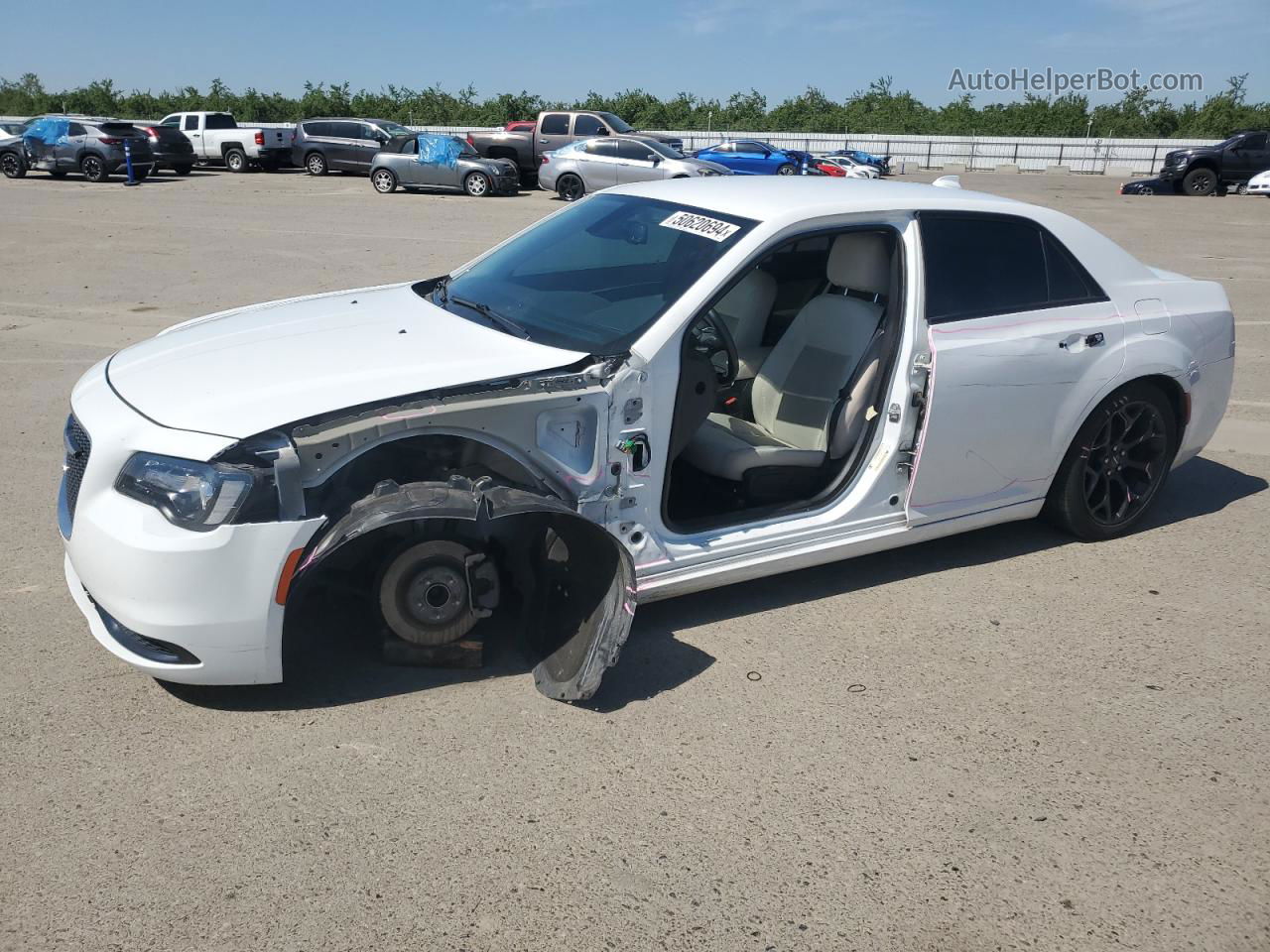 2019 Chrysler 300 Touring White vin: 2C3CCAAG9KH637008