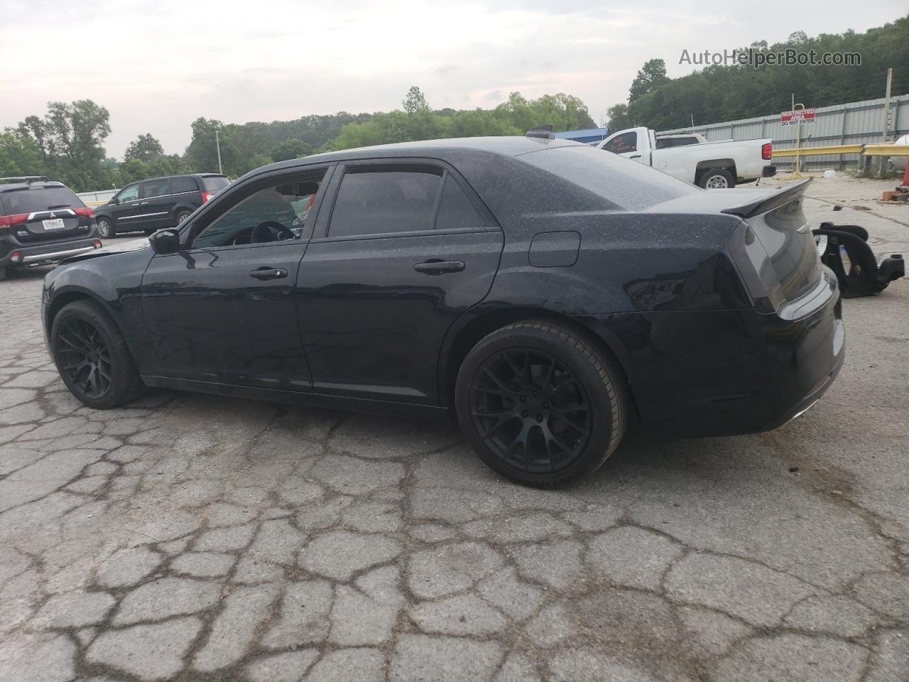 2019 Chrysler 300 Touring Black vin: 2C3CCAAG9KH755480