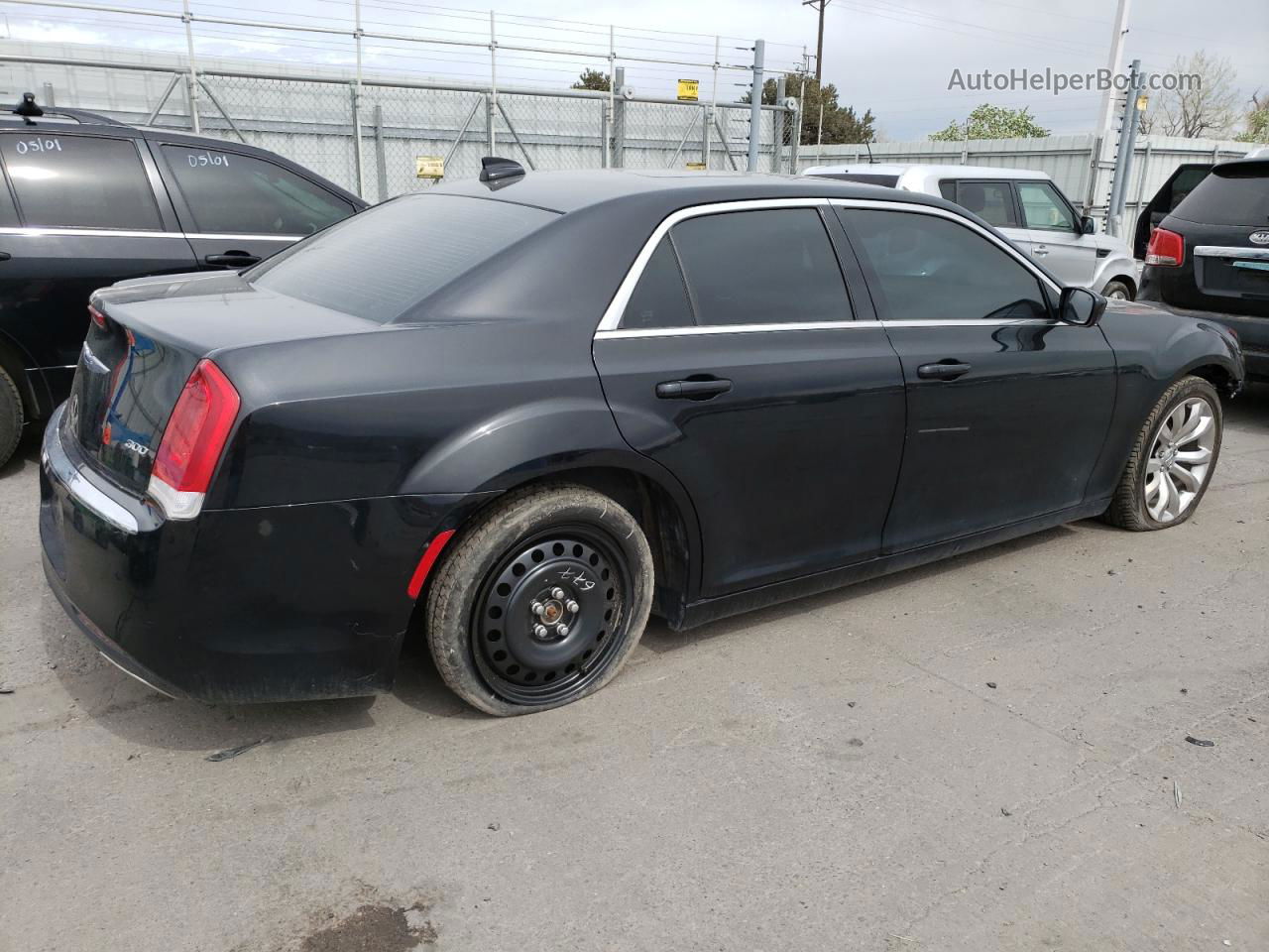 2019 Chrysler 300 Touring Black vin: 2C3CCAAG9KH755561