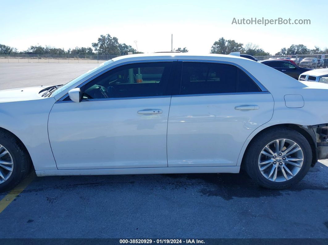 2019 Chrysler 300 Touring L White vin: 2C3CCAAGXKH693796