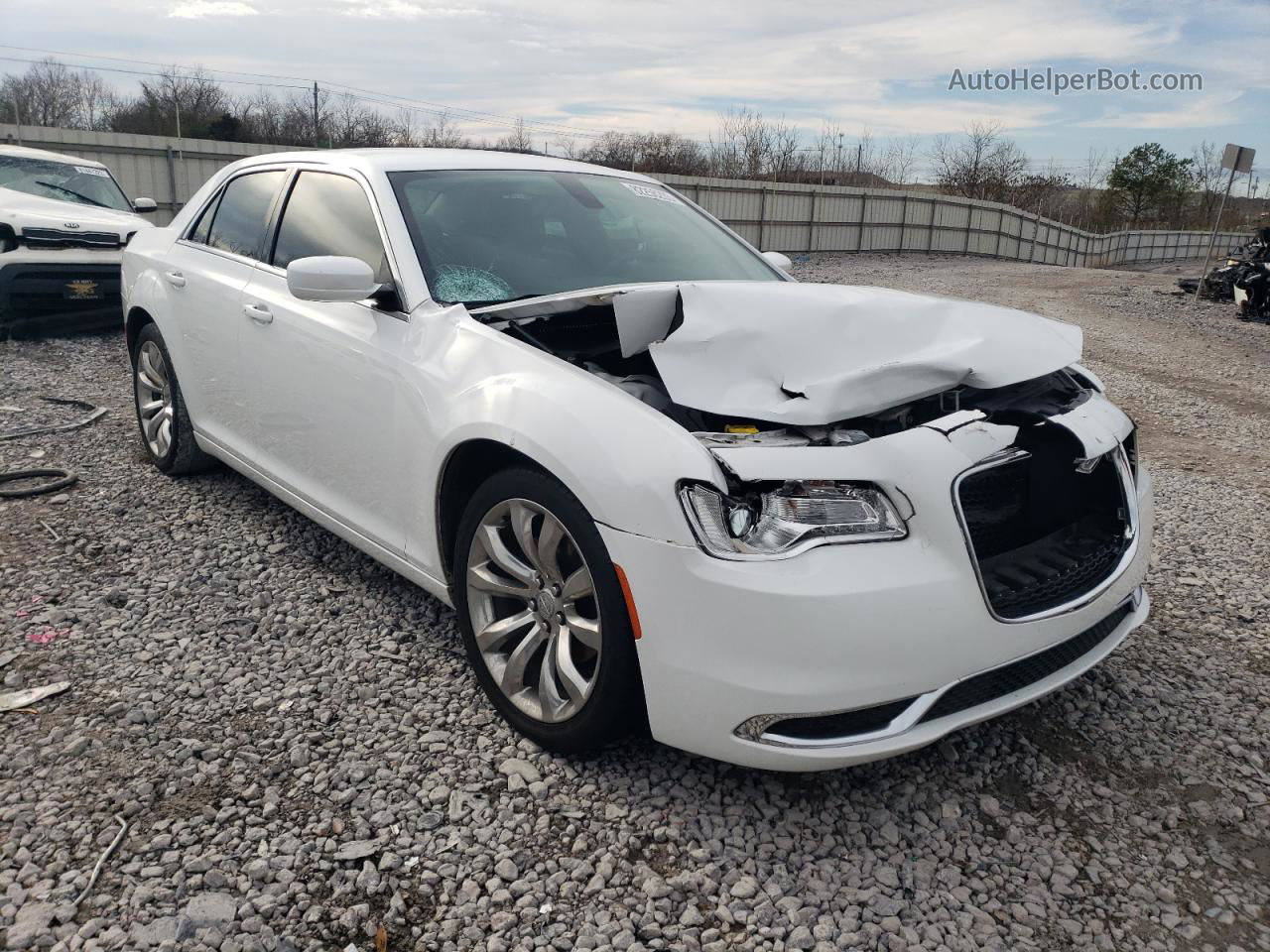 2019 Chrysler 300 Touring White vin: 2C3CCAAGXKH693961