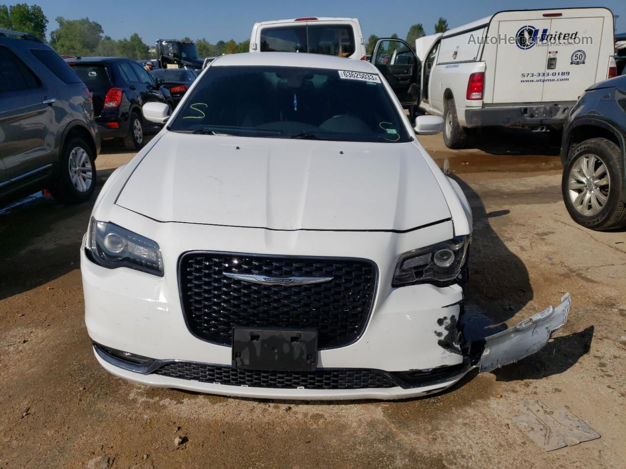 2016 Chrysler 300 S White vin: 2C3CCABG0GH141469