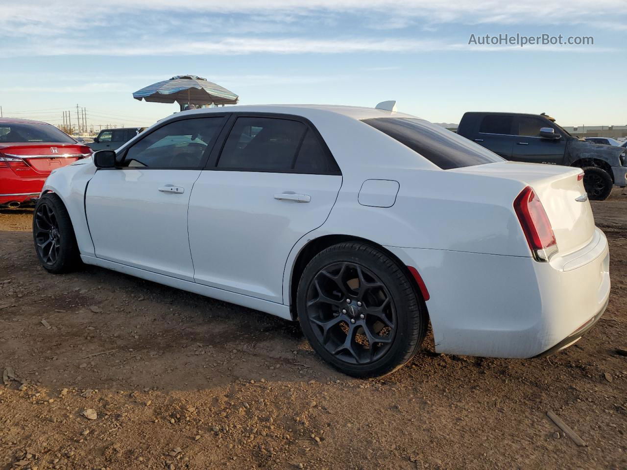 2019 Chrysler 300 S White vin: 2C3CCABG0KH585430