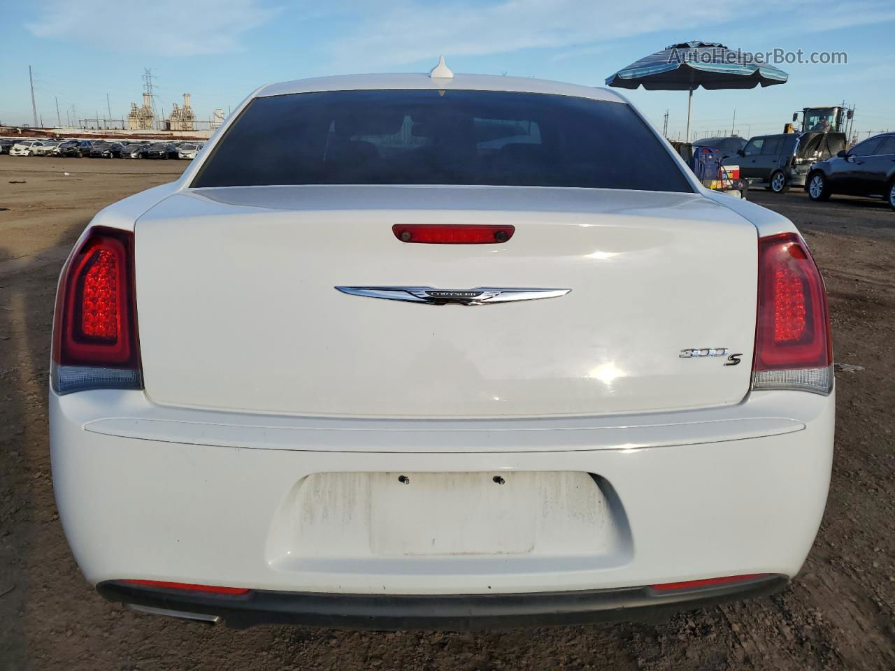 2019 Chrysler 300 S White vin: 2C3CCABG0KH585430