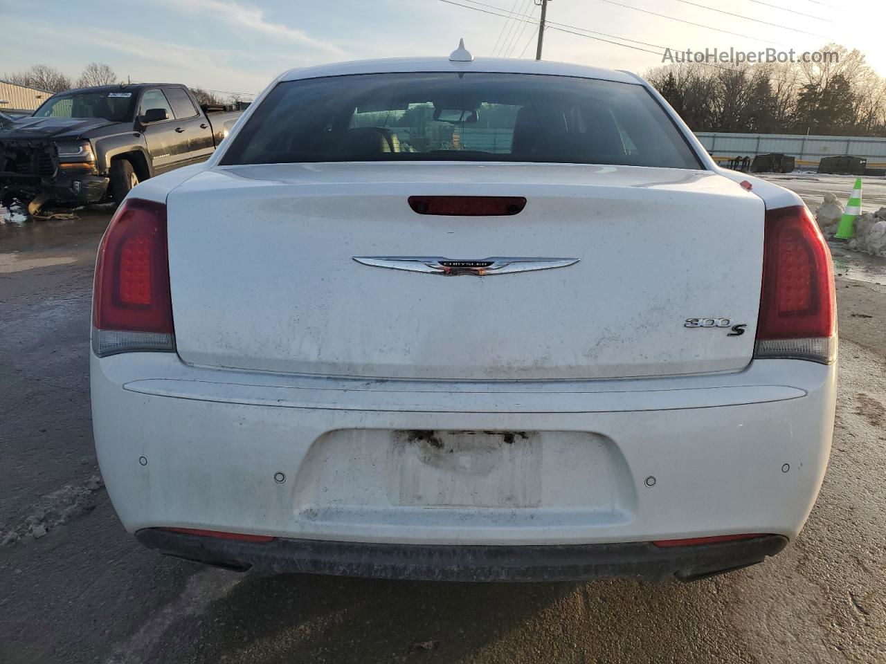 2016 Chrysler 300 S White vin: 2C3CCABG1GH175856