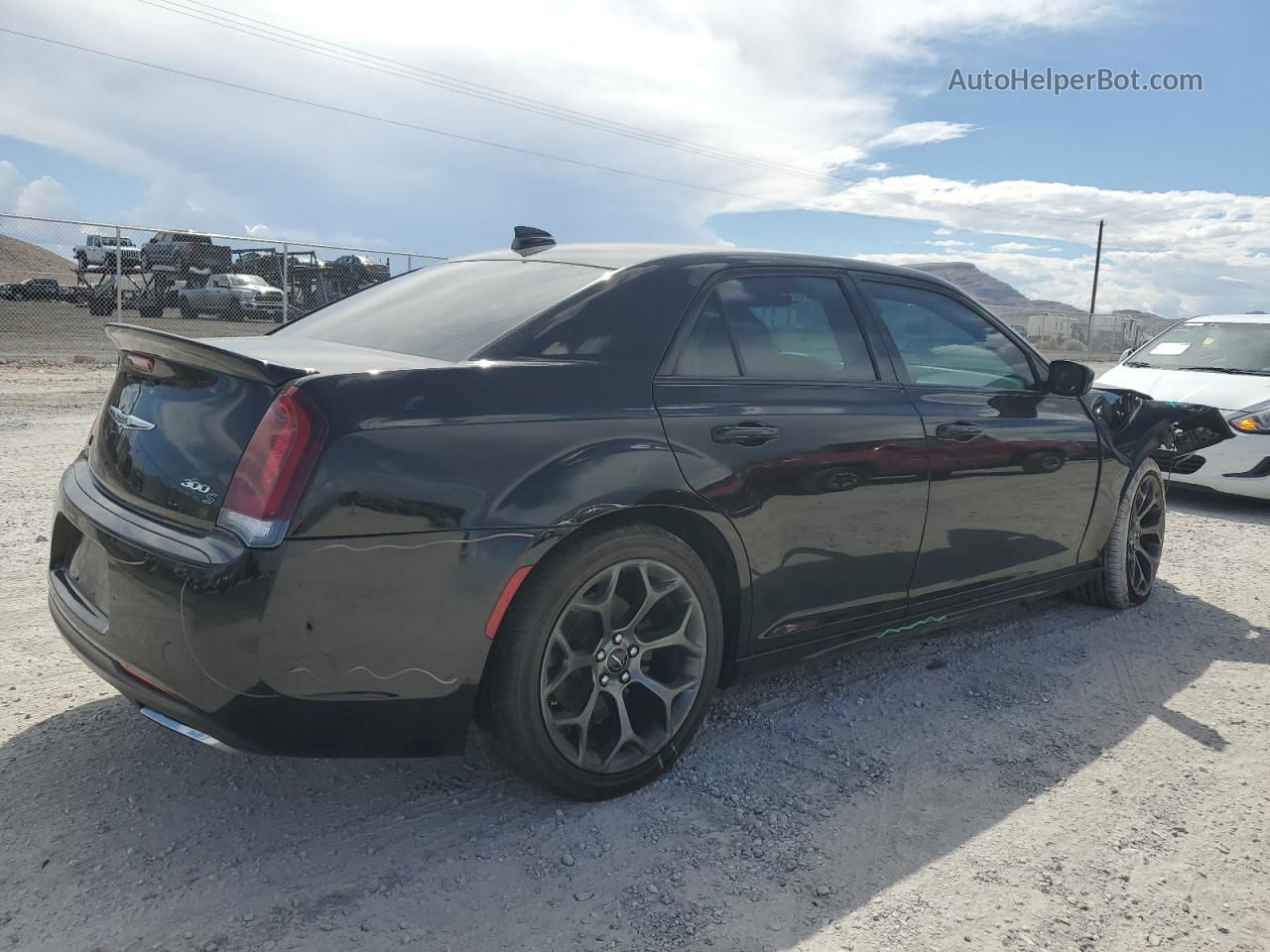 2017 Chrysler 300 S Черный vin: 2C3CCABG2HH667930