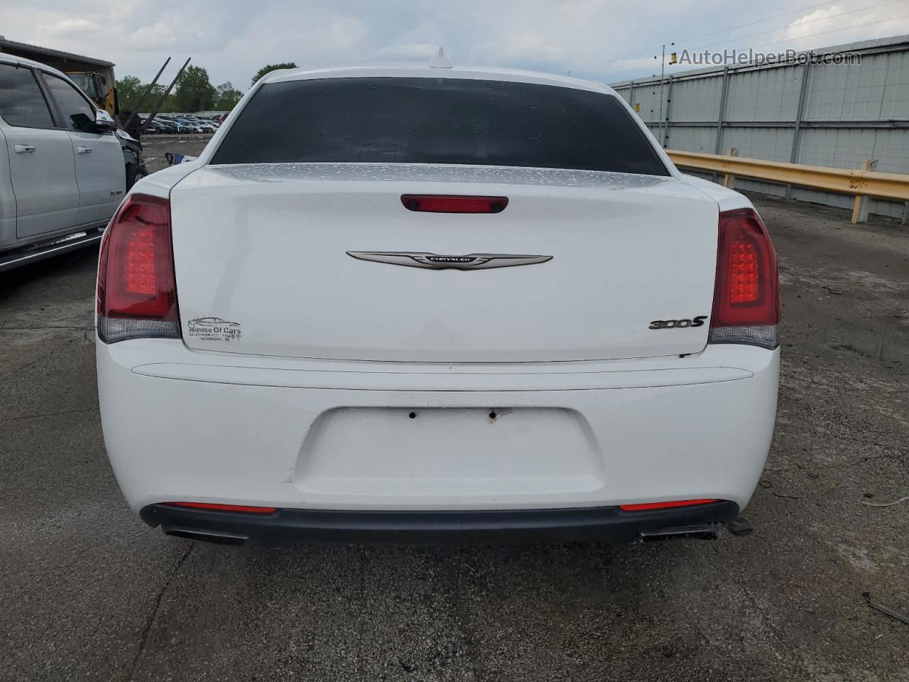 2016 Chrysler 300 S White vin: 2C3CCABG4GH287227