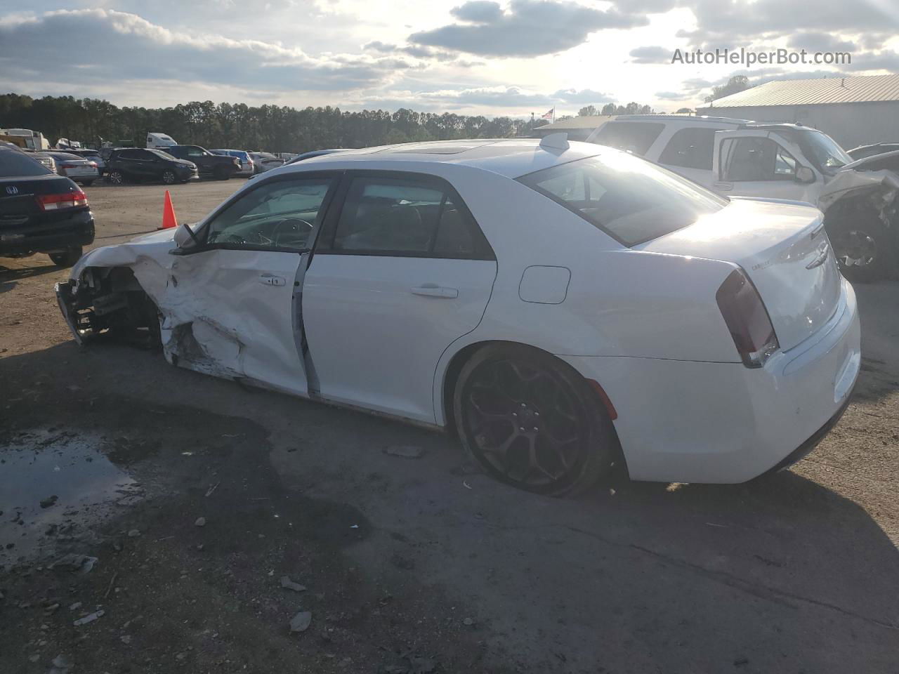 2017 Chrysler 300 S White vin: 2C3CCABG4HH646514