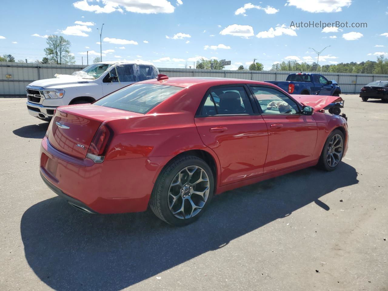 2017 Chrysler 300 S Красный vin: 2C3CCABG5HH521764