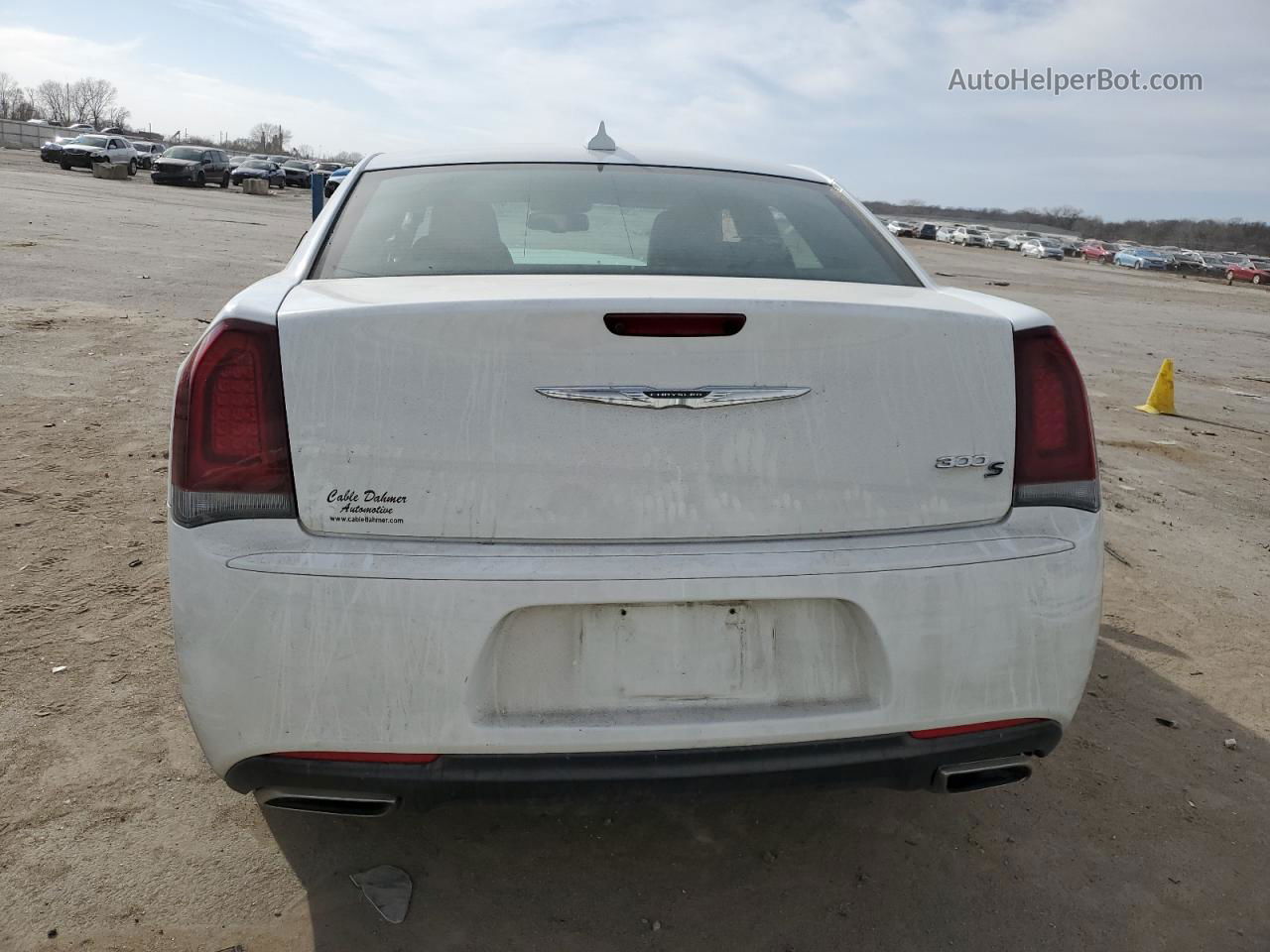 2019 Chrysler 300 S Белый vin: 2C3CCABG5KH654385