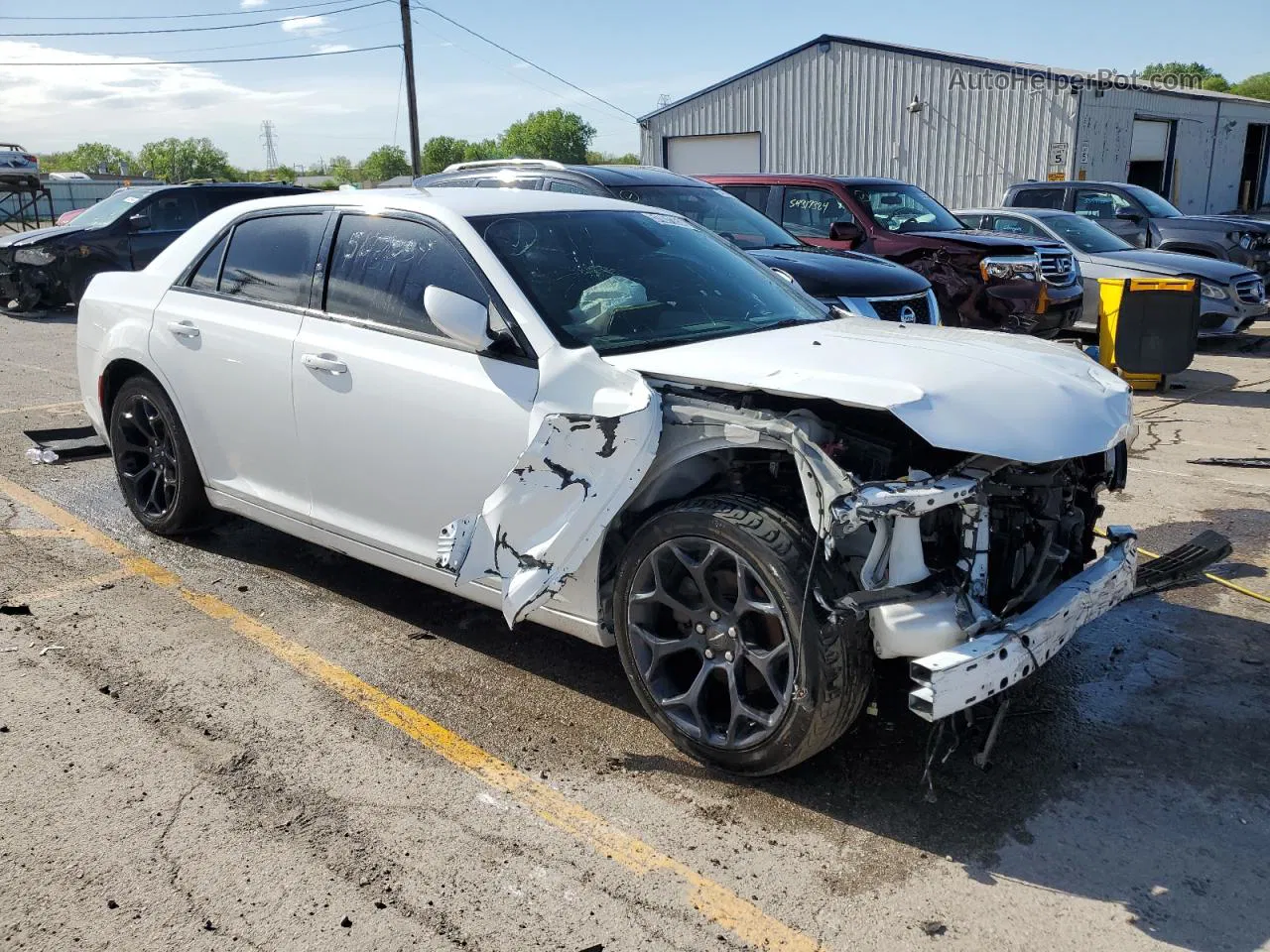 2019 Chrysler 300 S White vin: 2C3CCABG6KH628653